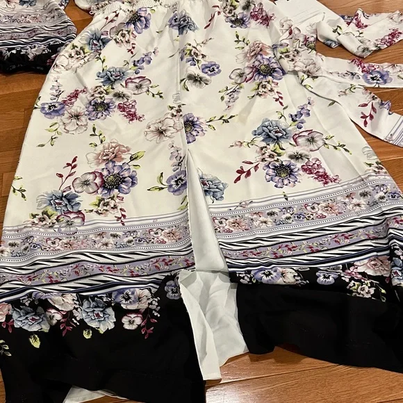 WHBM Floral V-Neck Long Sleeve dress in Cream and Black - Picture 3 of 4